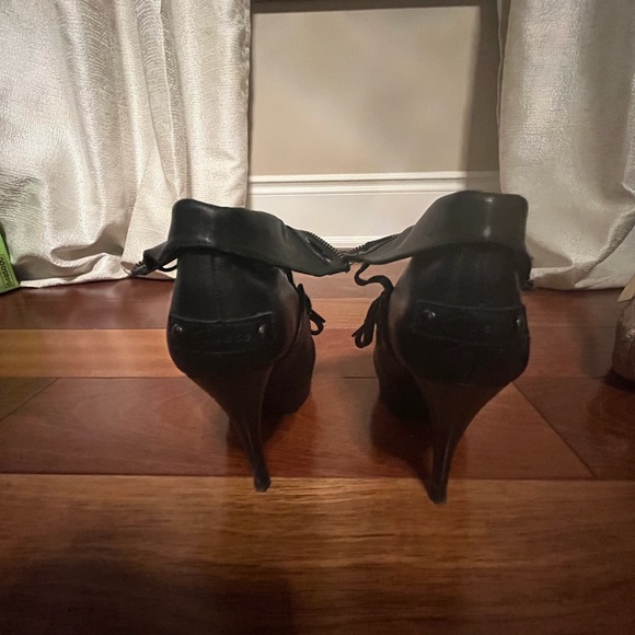 Guess Black Ankle Boots - Picture 4 of 4